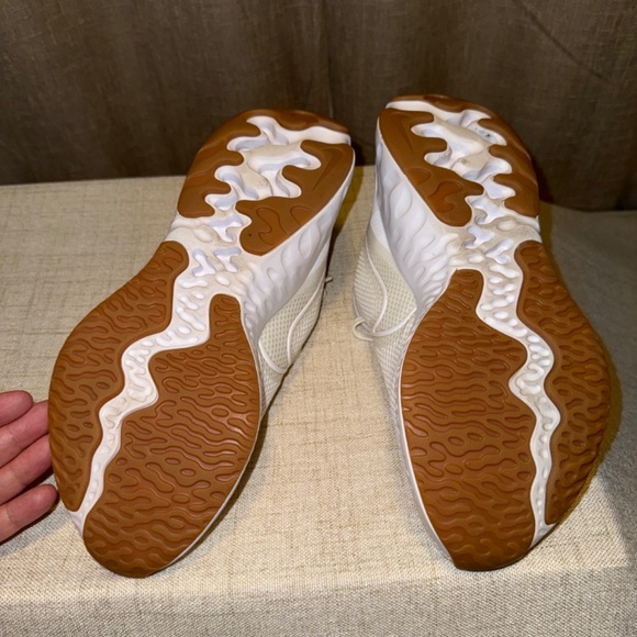 Nike | Renew Run White Gum Men's Sneakers | Size 8 - Picture 5 of 10